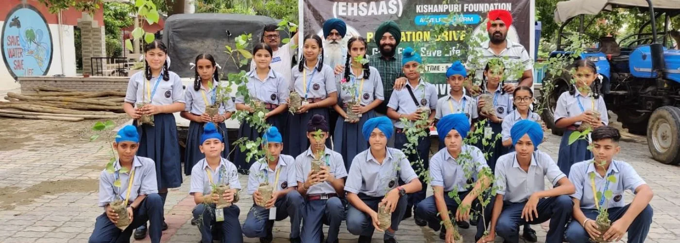 ਬੂਟਿਆਂ ਨਾਲ ਸੇਂਟ ਸੋਲਜਰ ਇਲੀਟ ਕਾਨਵੈਂਟ ਸਕੂਲ ਦੇ ਵਿਦਿਆਰਥੀ