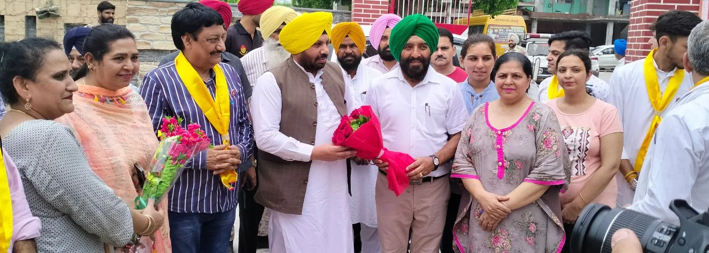 ਰੁੱਖ ਲਗਾਓ ਮੁਹਿੰਮ ਵਿੱਚ ਮਹਿਮਾਨਾਂ ਦਾ ਸਵਾਗਤ